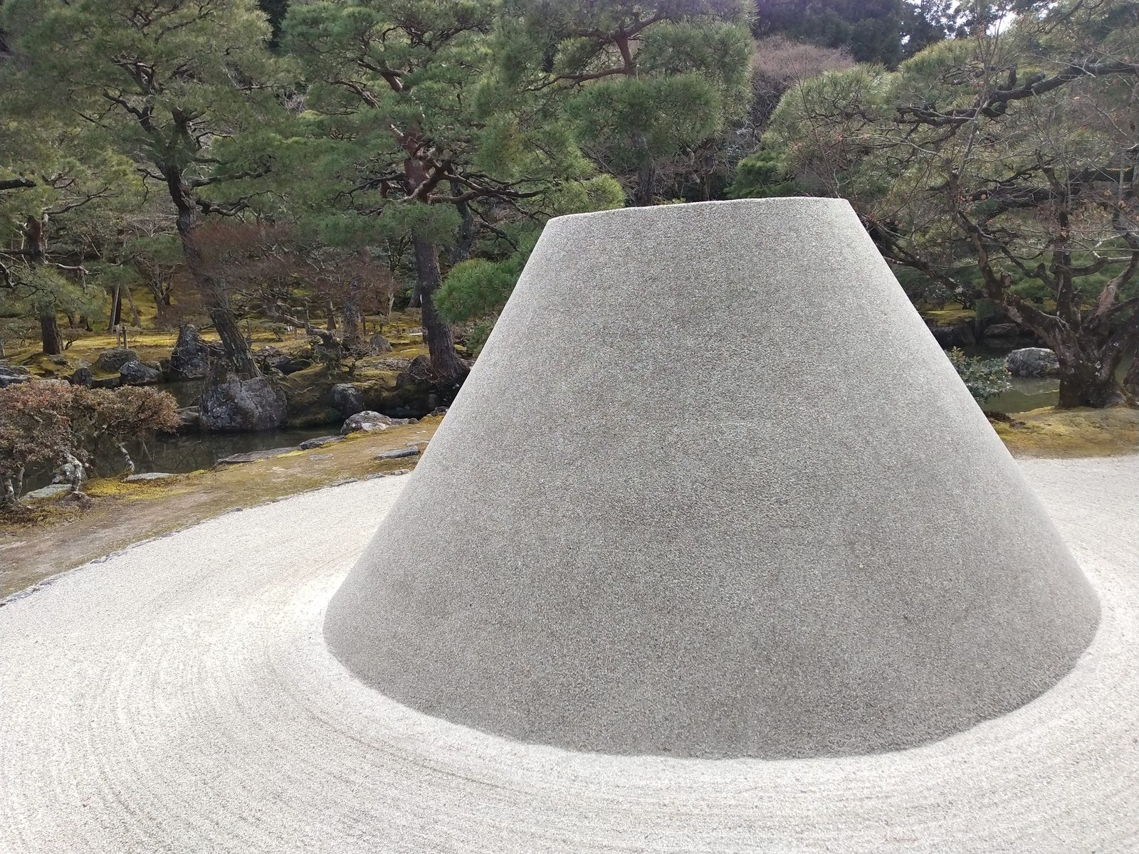 銀閣寺の向月台