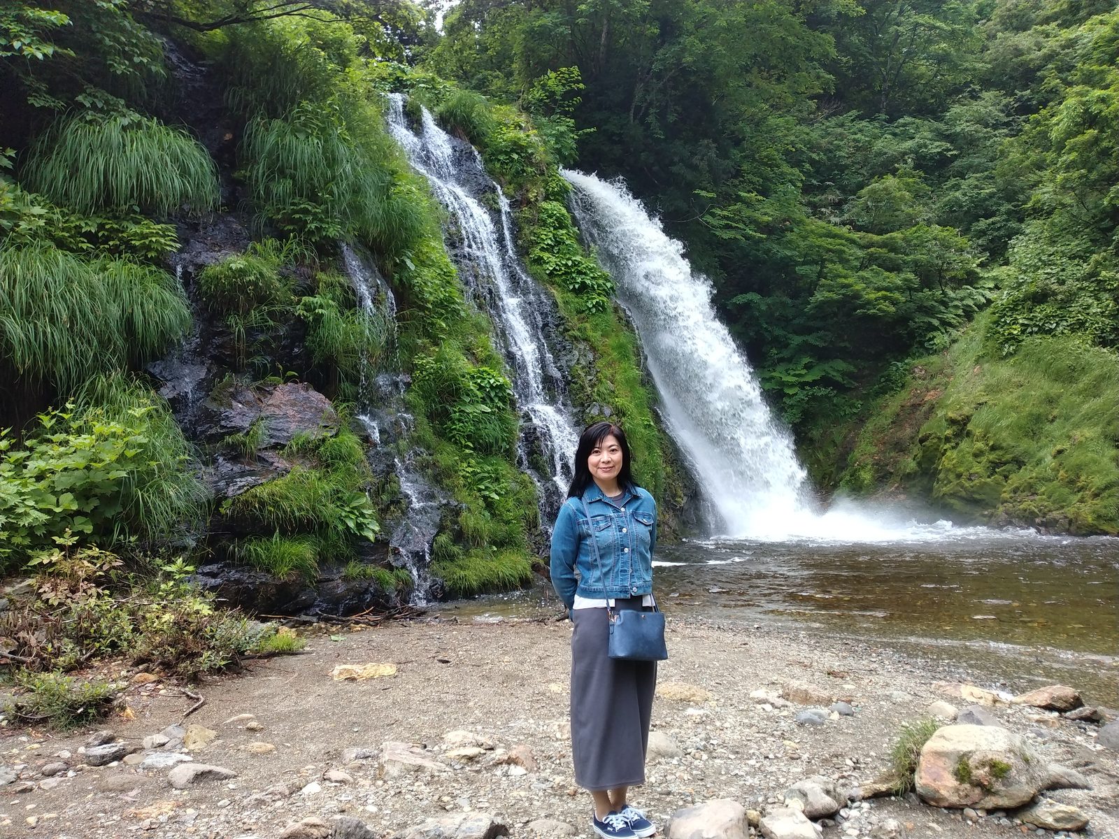 銀山温泉の白銀の滝