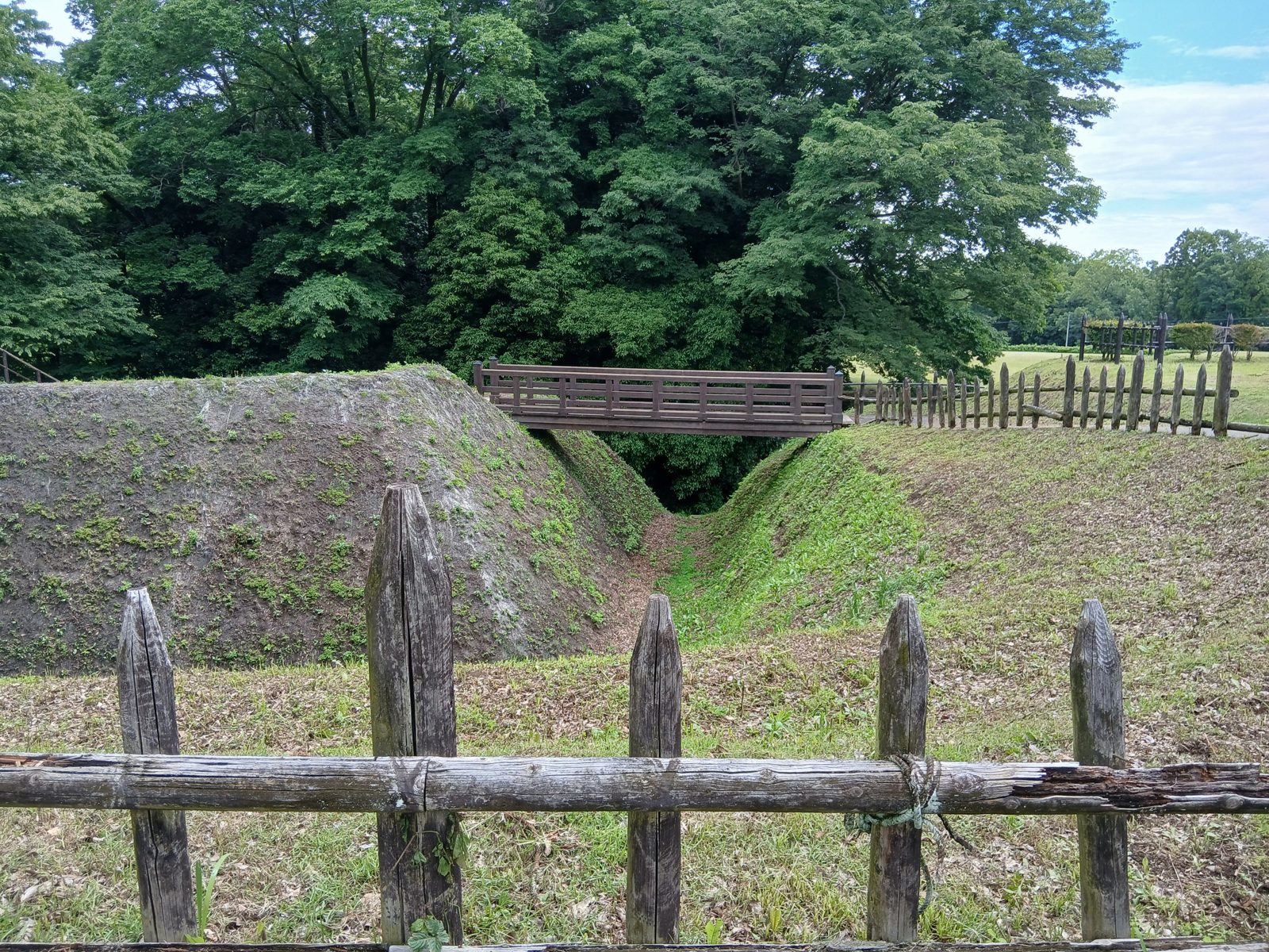 鉢形城の空堀と木橋