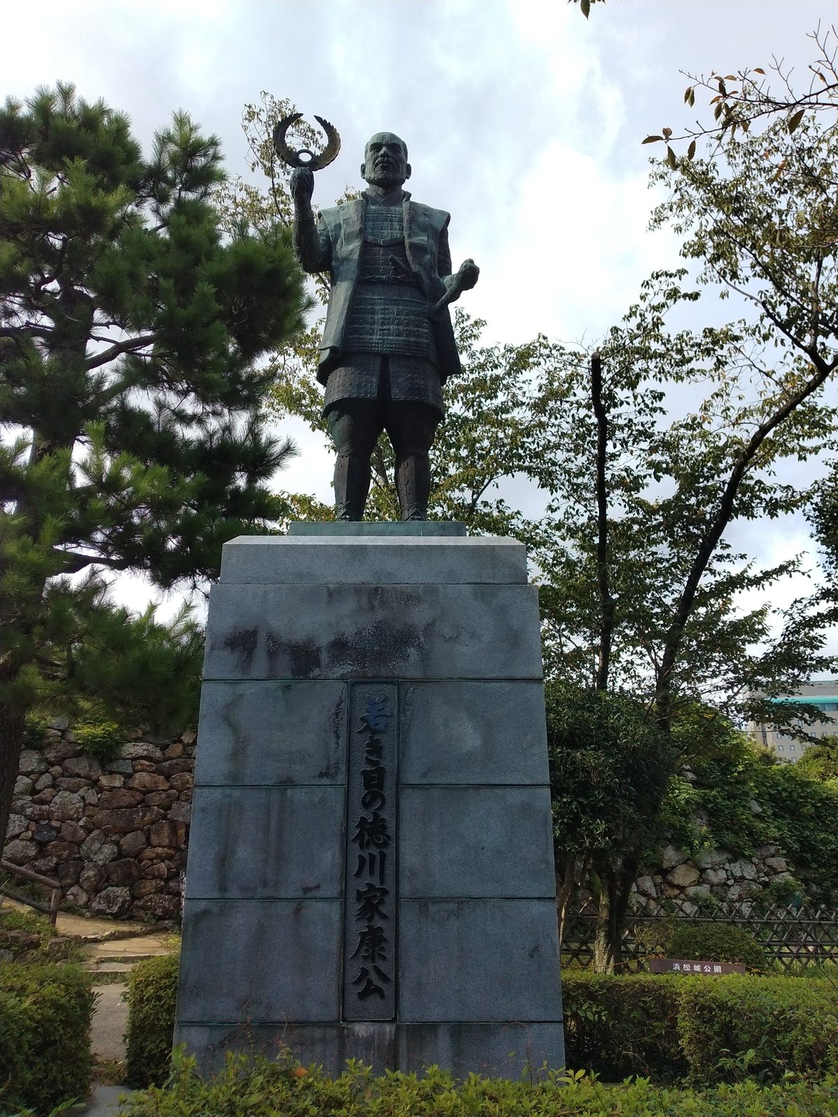浜松城公園の若き日の徳川家康公の銅像