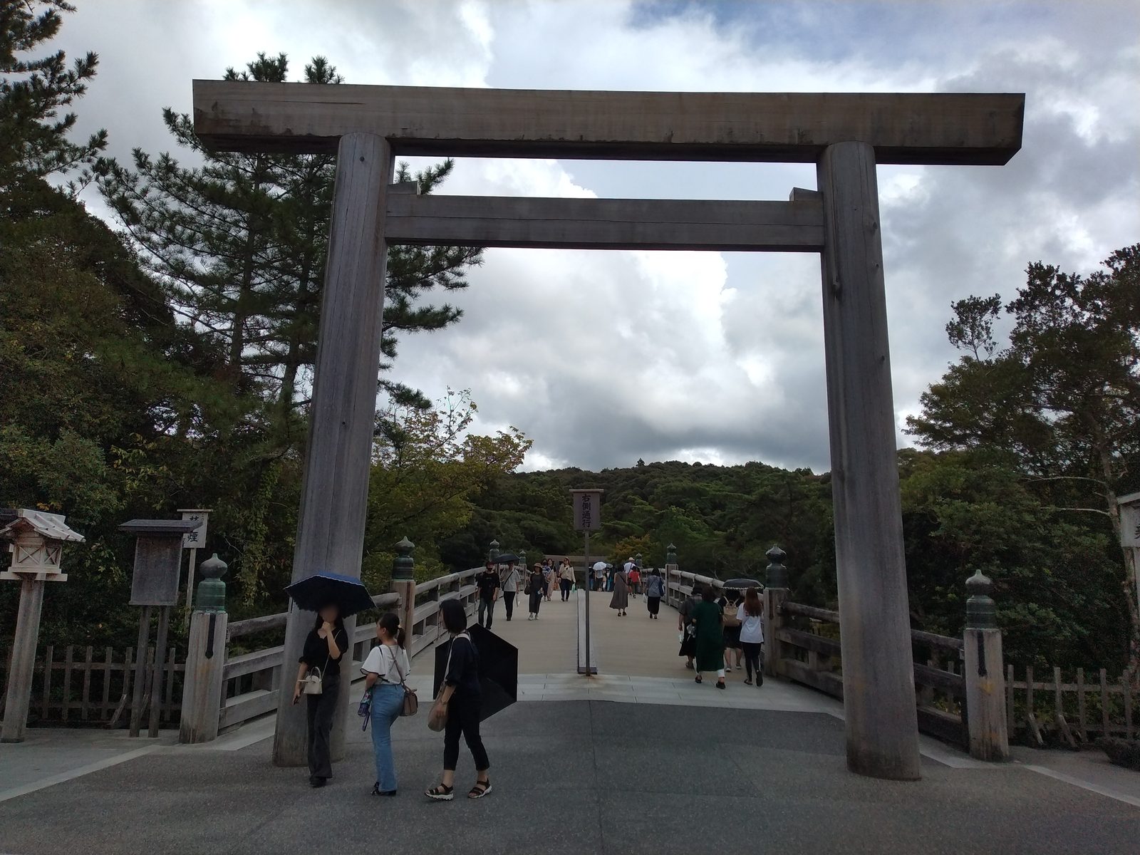 伊勢神宮内宮の宇治橋と大鳥居