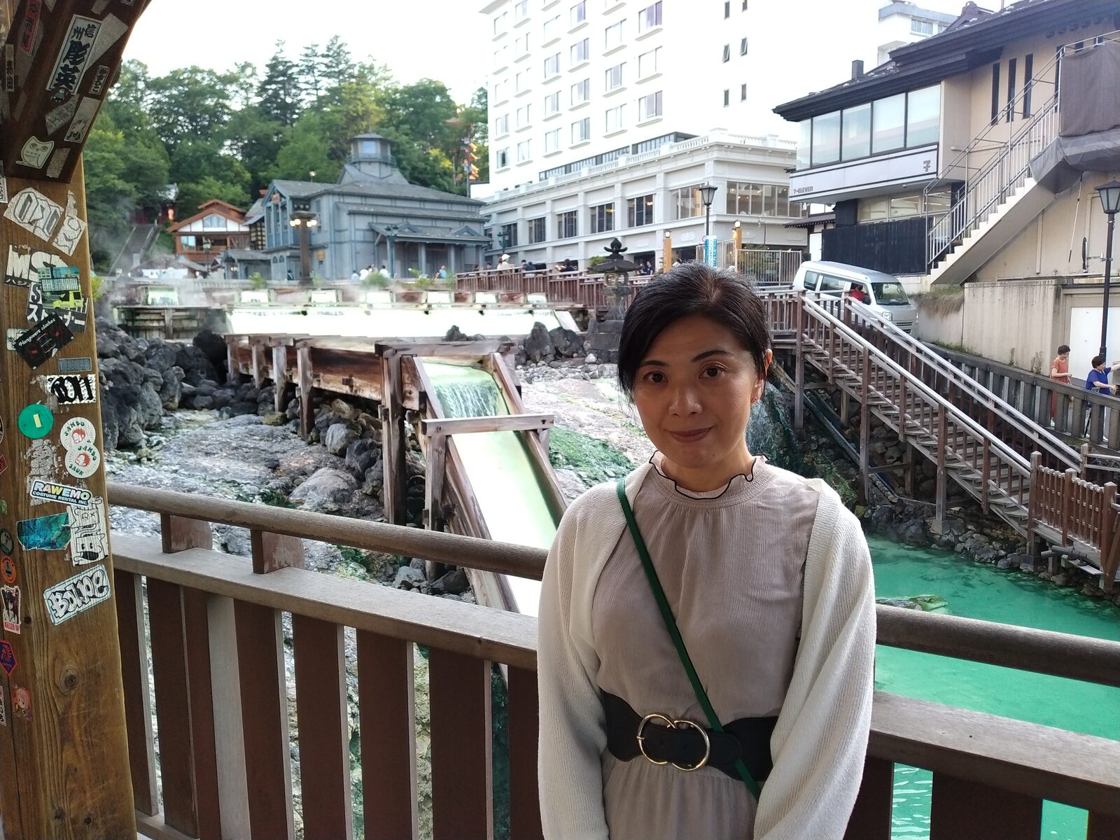 湯もみ板が並ぶ湯畑