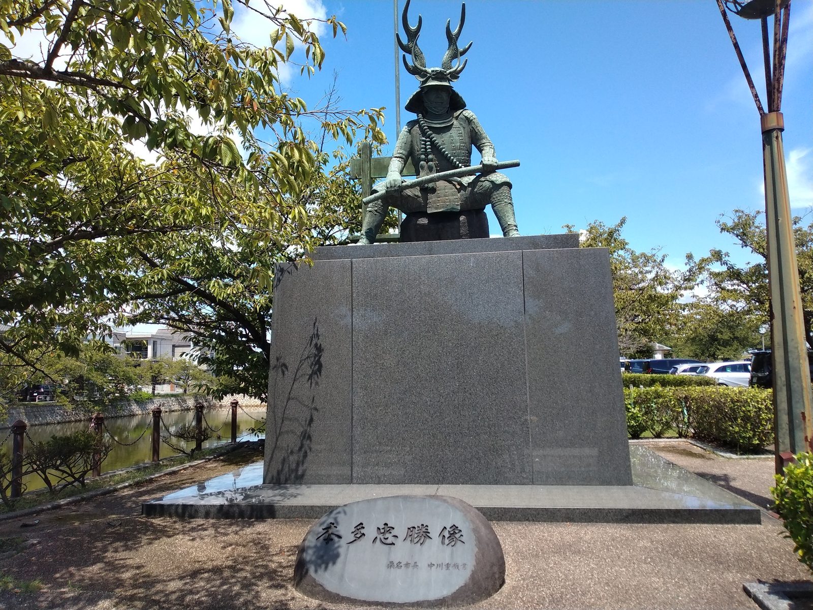 桑名の九華公園に立つ本多忠勝の銅像