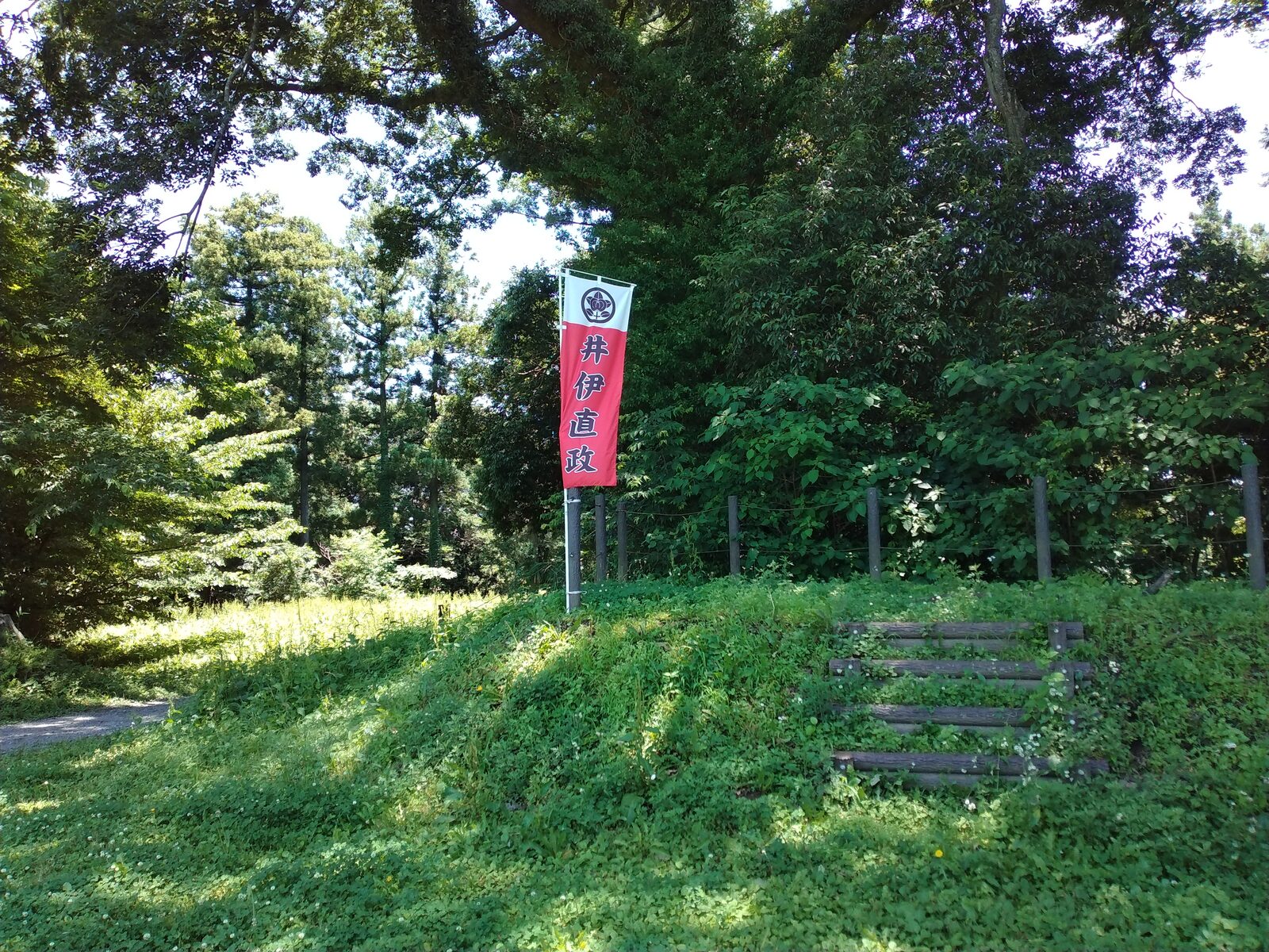 箕輪城の歴史を伝える碑