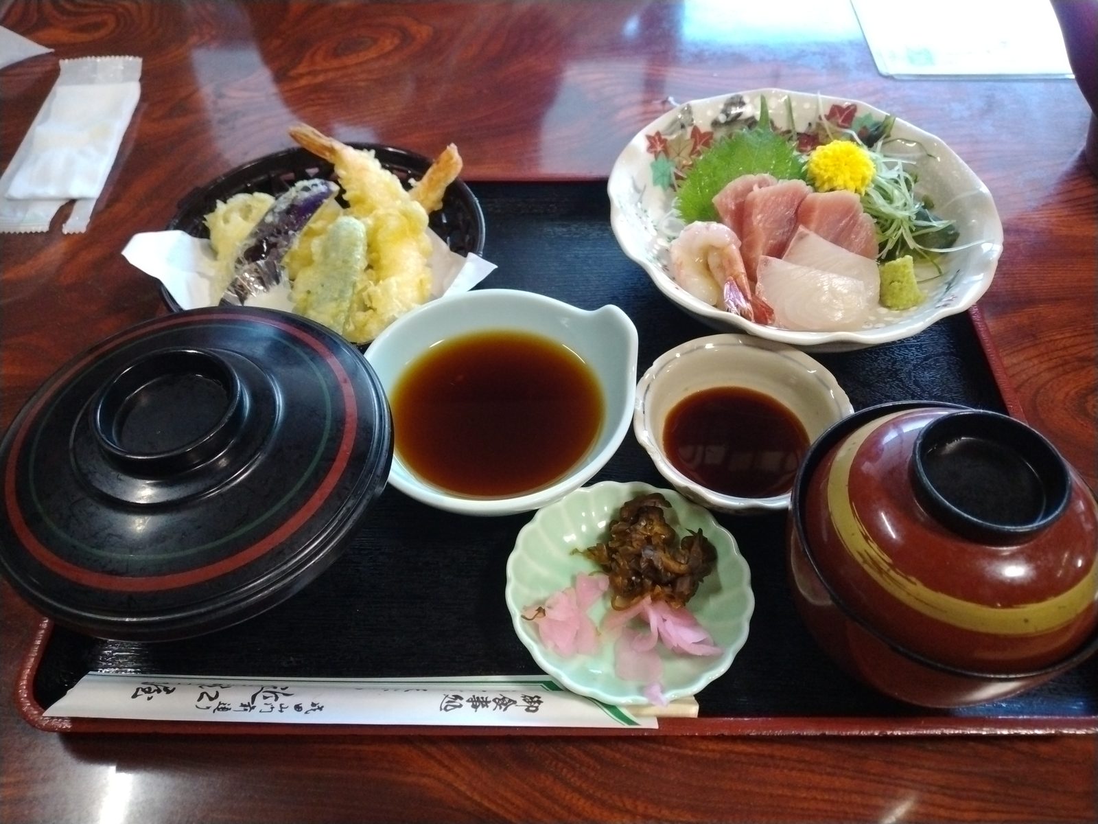 刺身と天ぷらの定食