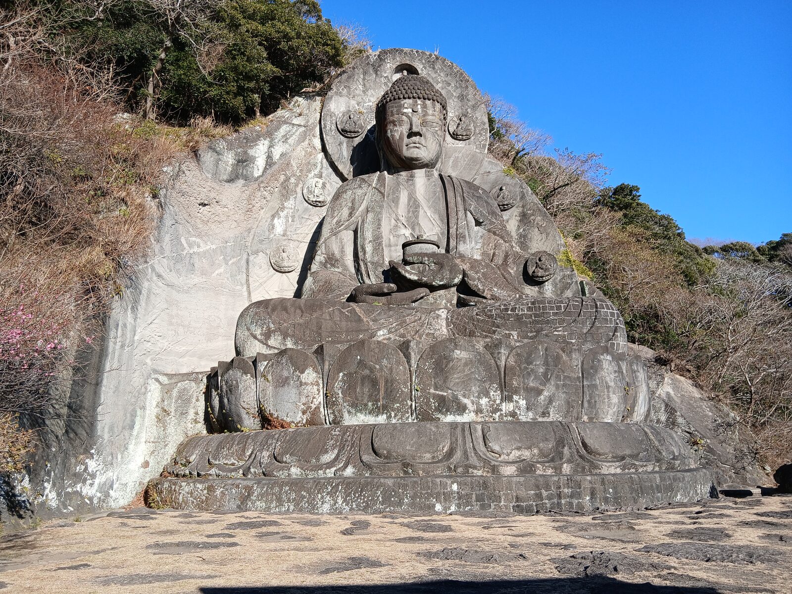 日本最大級の大仏(薬師瑠璃光如来)