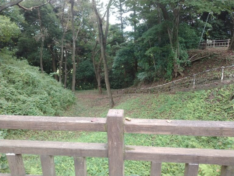 大田原城の土塁と空堀