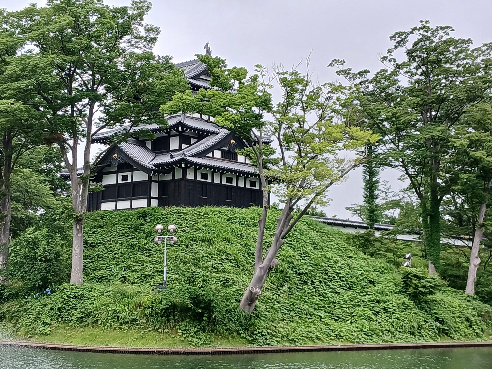復元された高田城の三重櫓