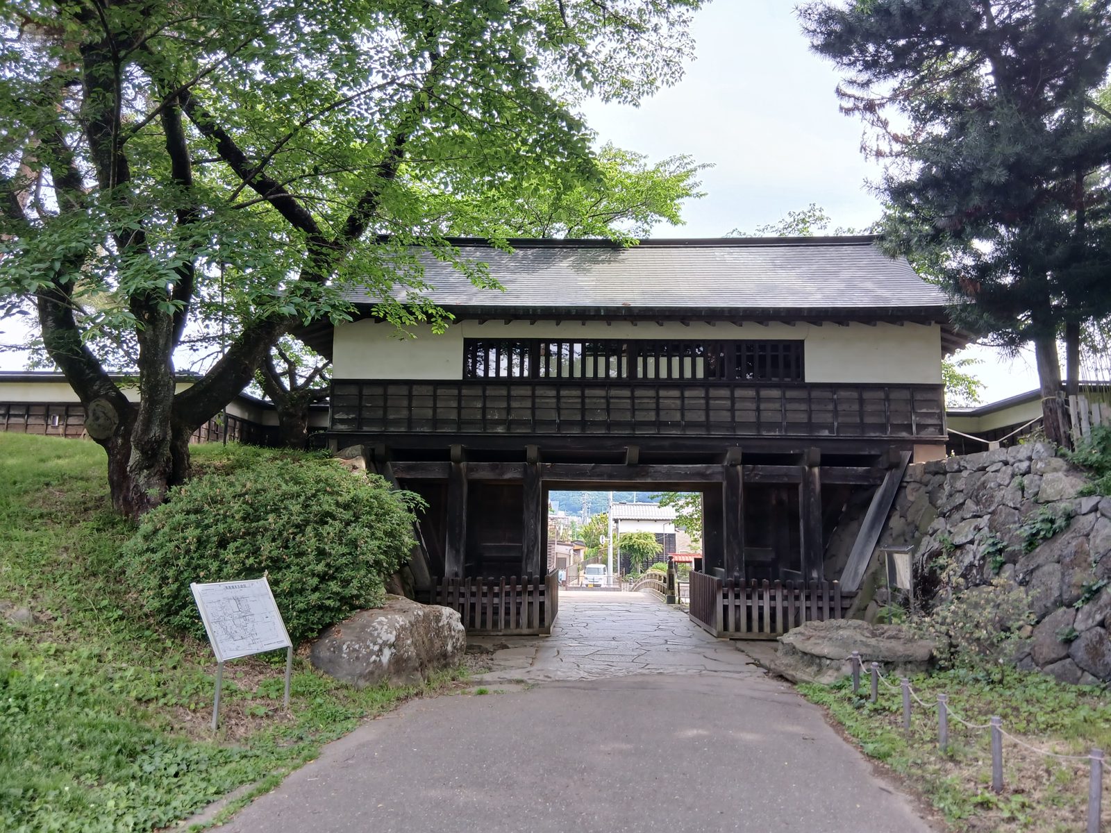 高島城の冠木門