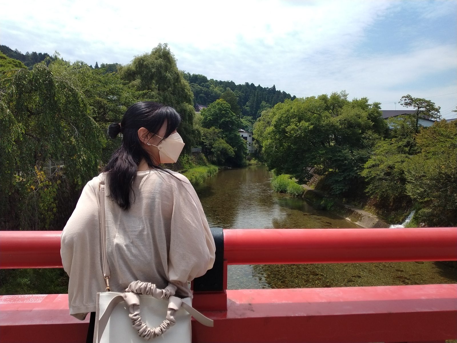 中橋のたもとから望む宮川の清流(飛騨高山)