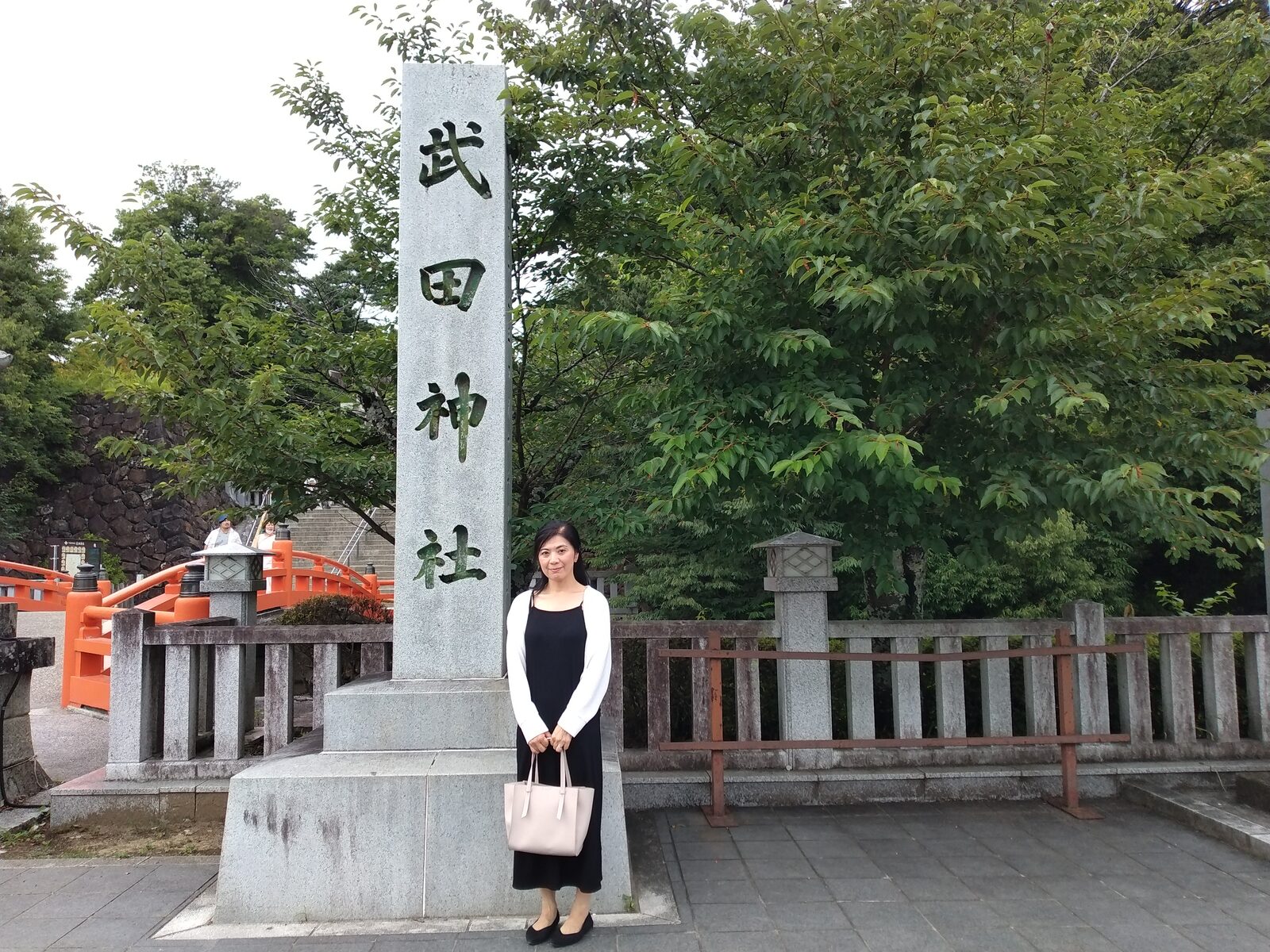 武田神社の社号標