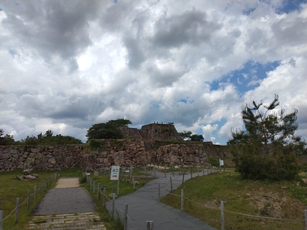 竹田城跡の石垣全景