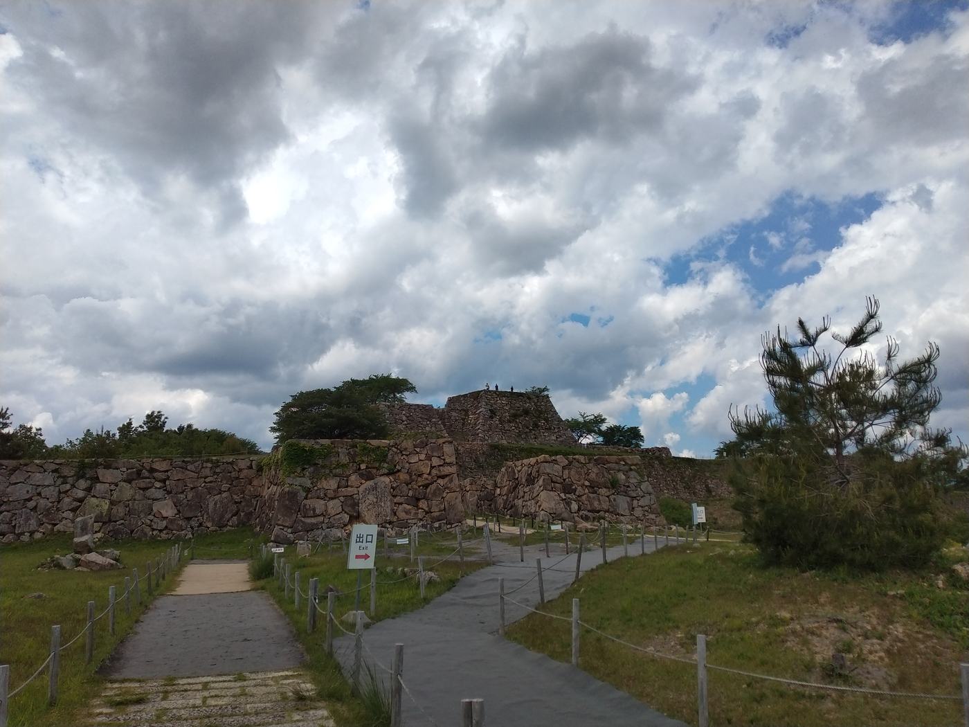 竹田城跡の石垣全景