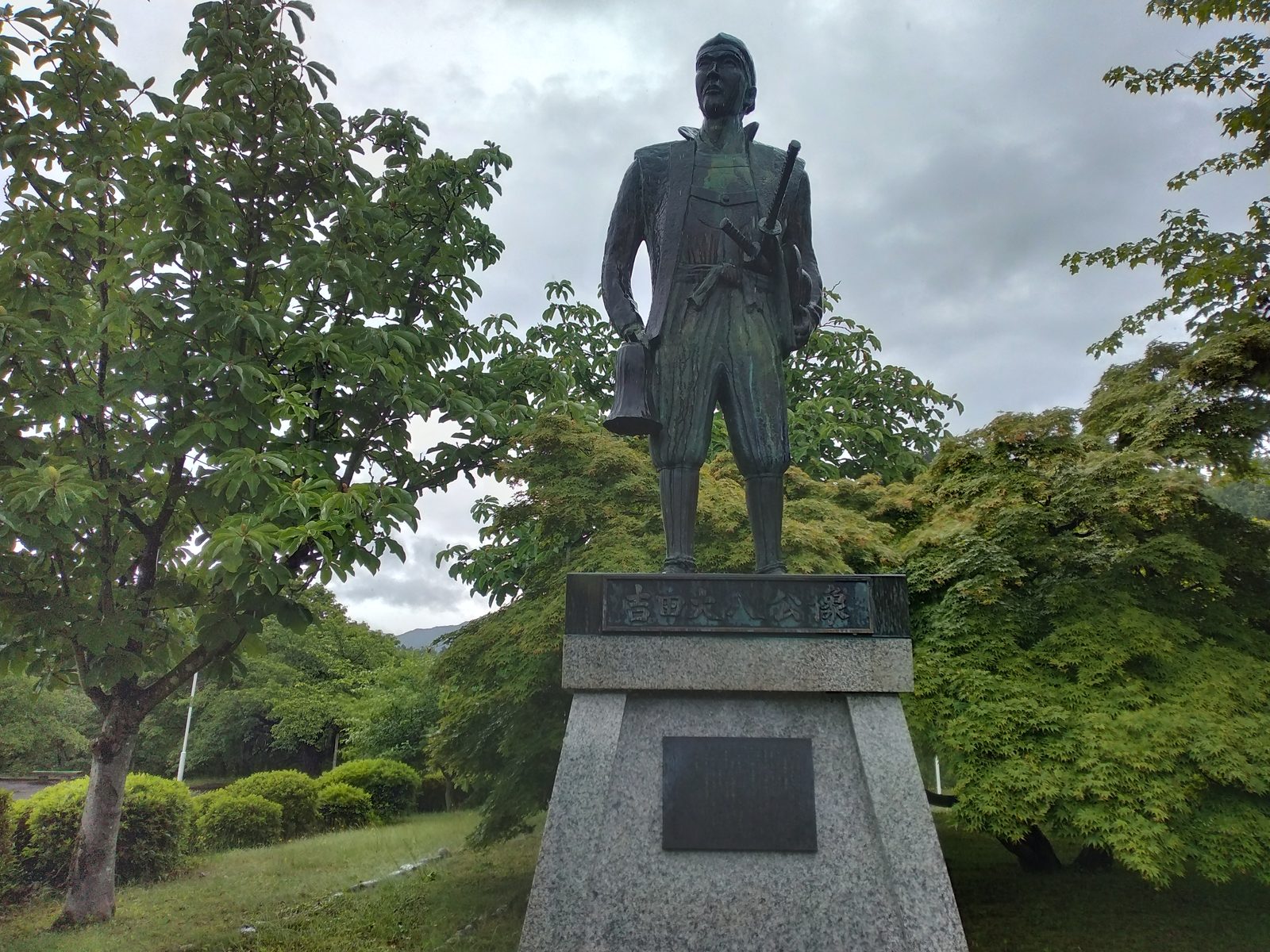 吉田大八の像