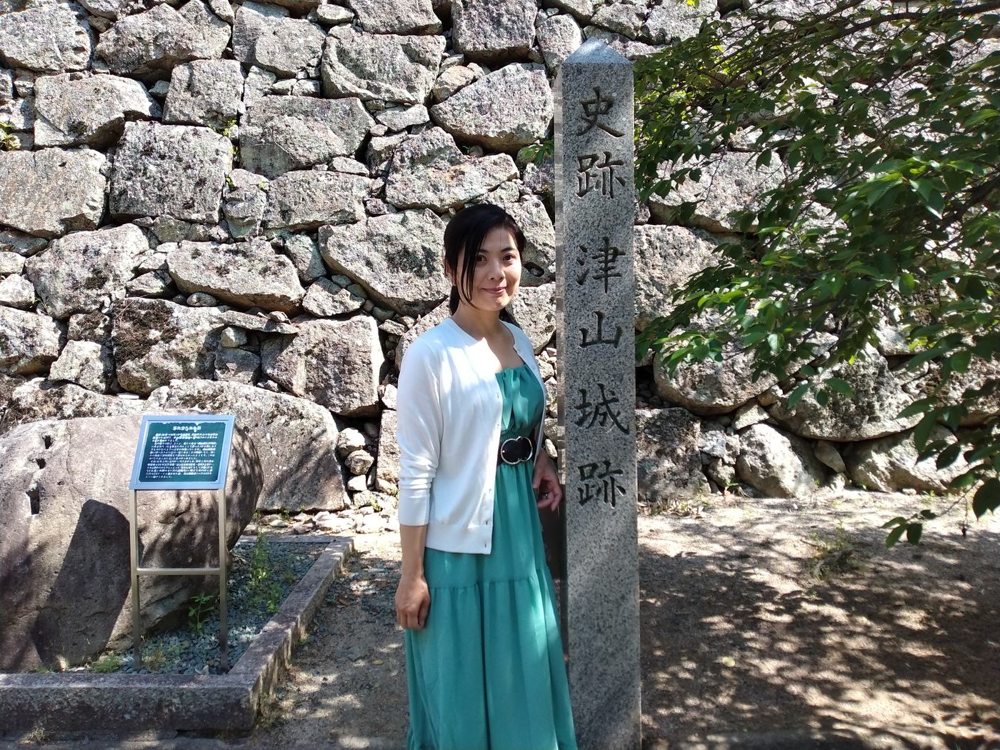 津山城の高石垣を登る