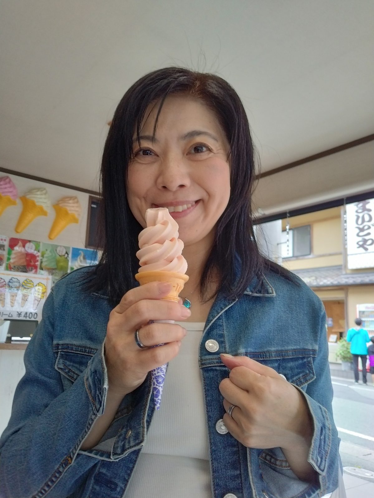 山寺門前のソフトクリーム