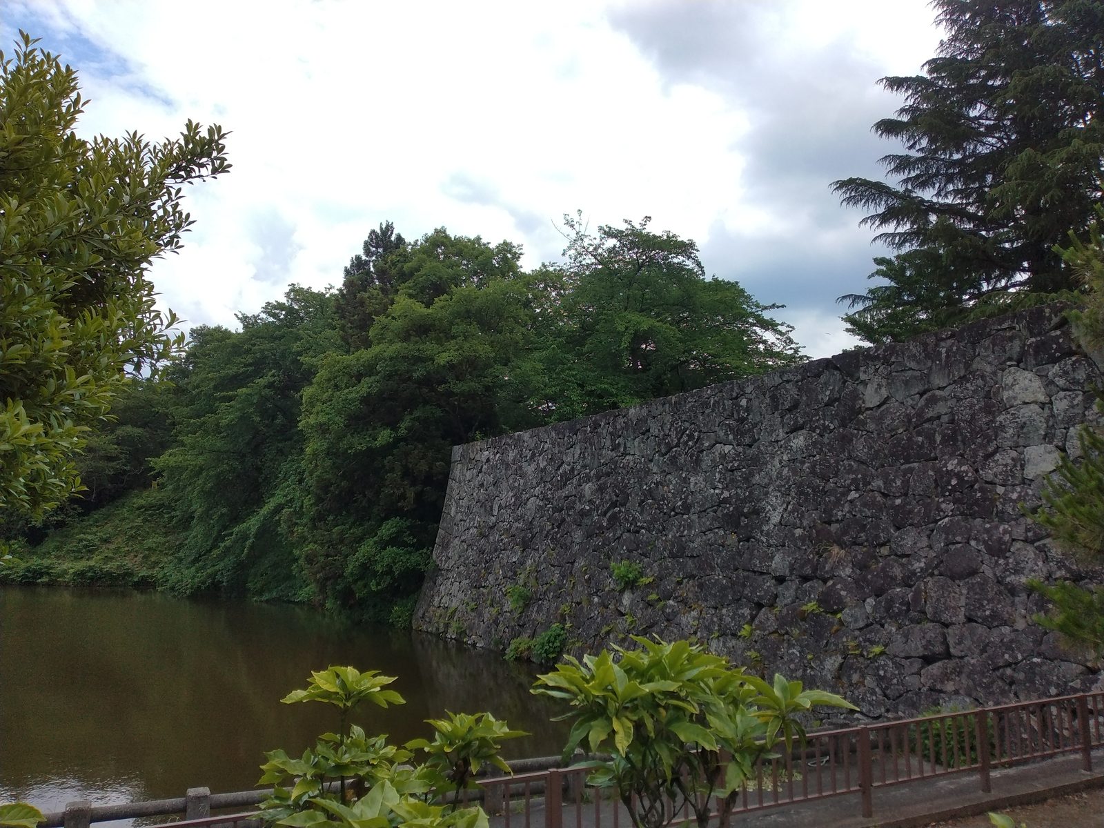 山形城の堀と石垣