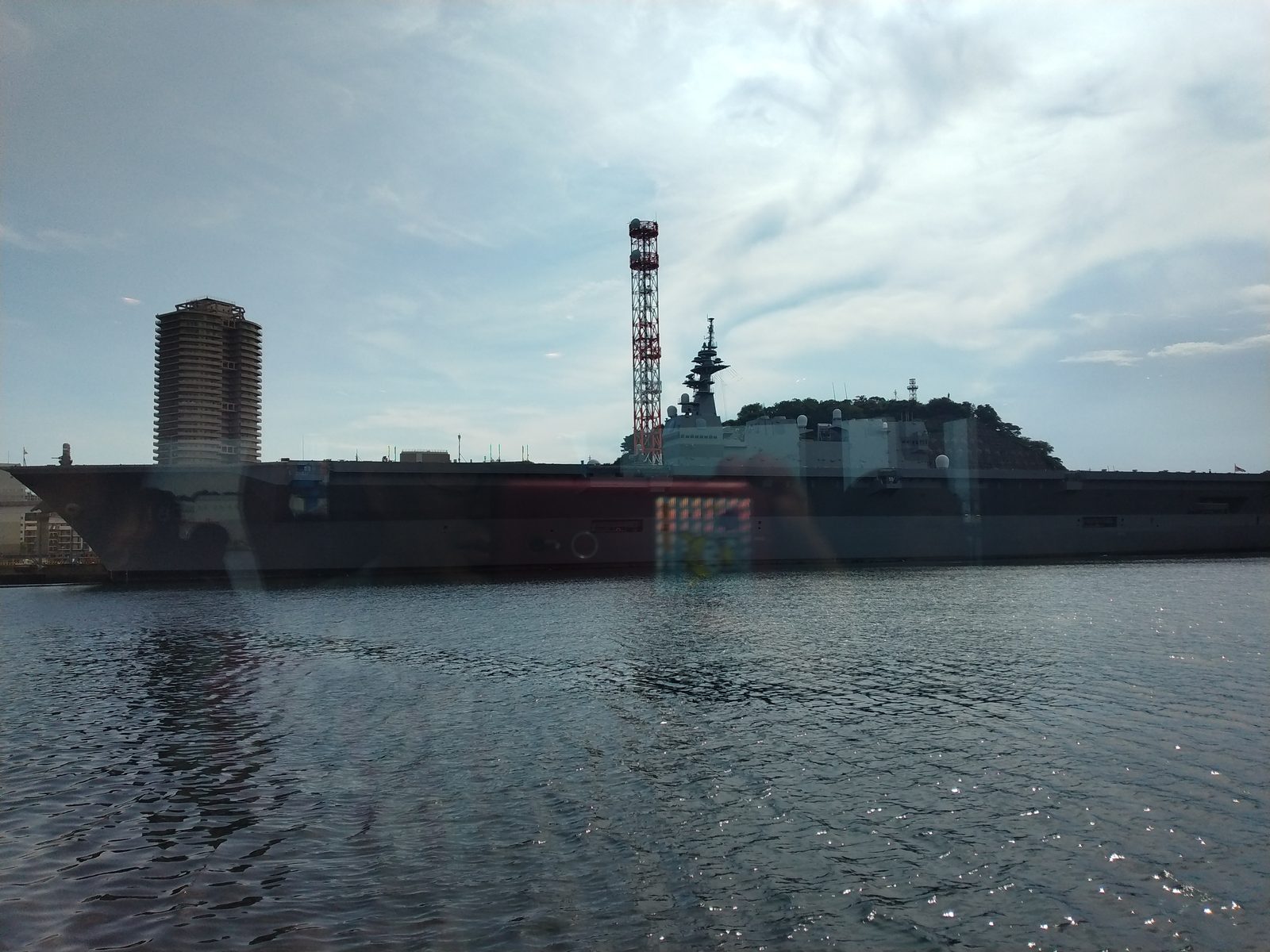 全通甲板のヘリコプター搭載護衛艦