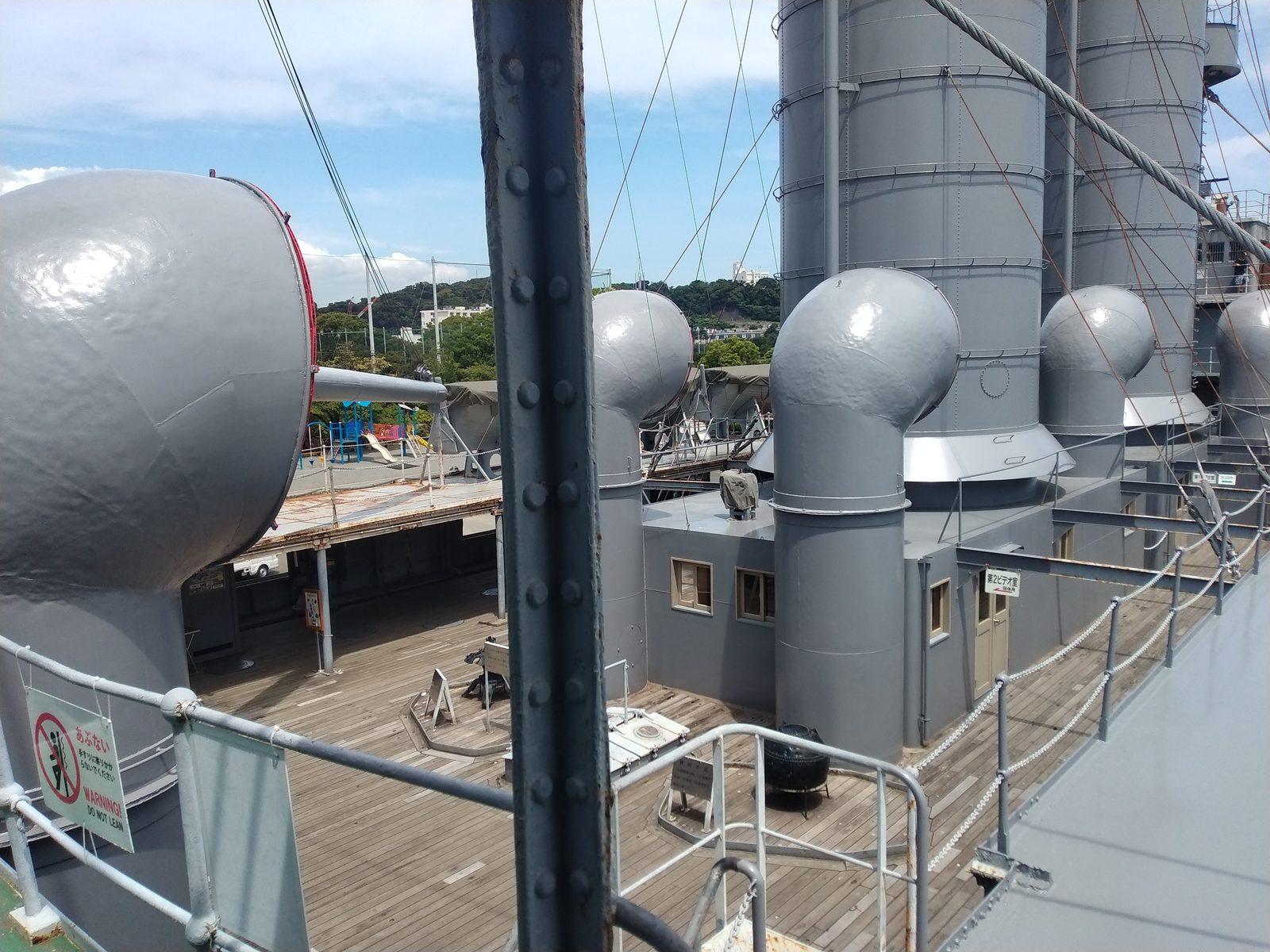 記念艦三笠の甲板に並ぶ通風筒