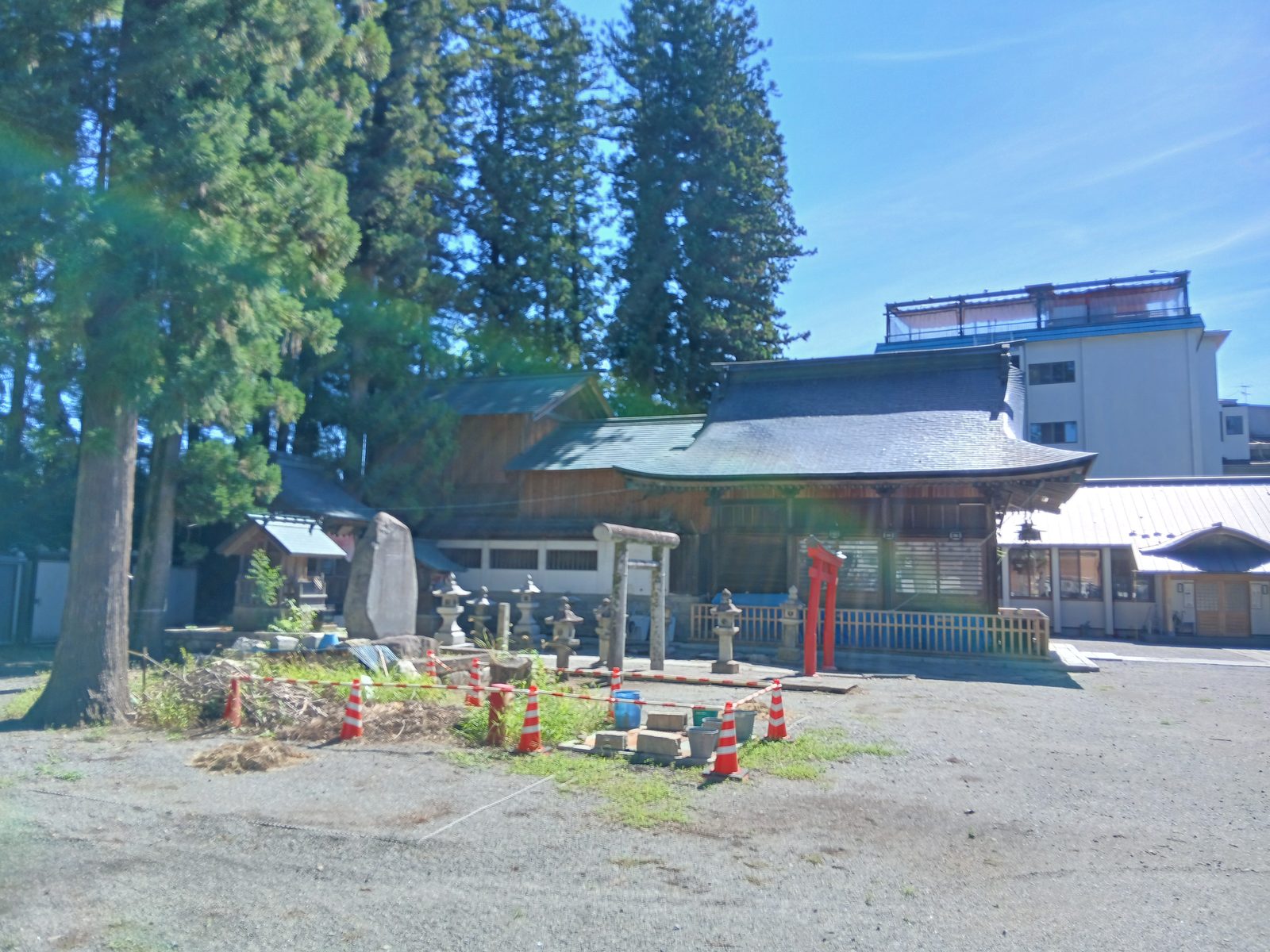 長姫神社の境内