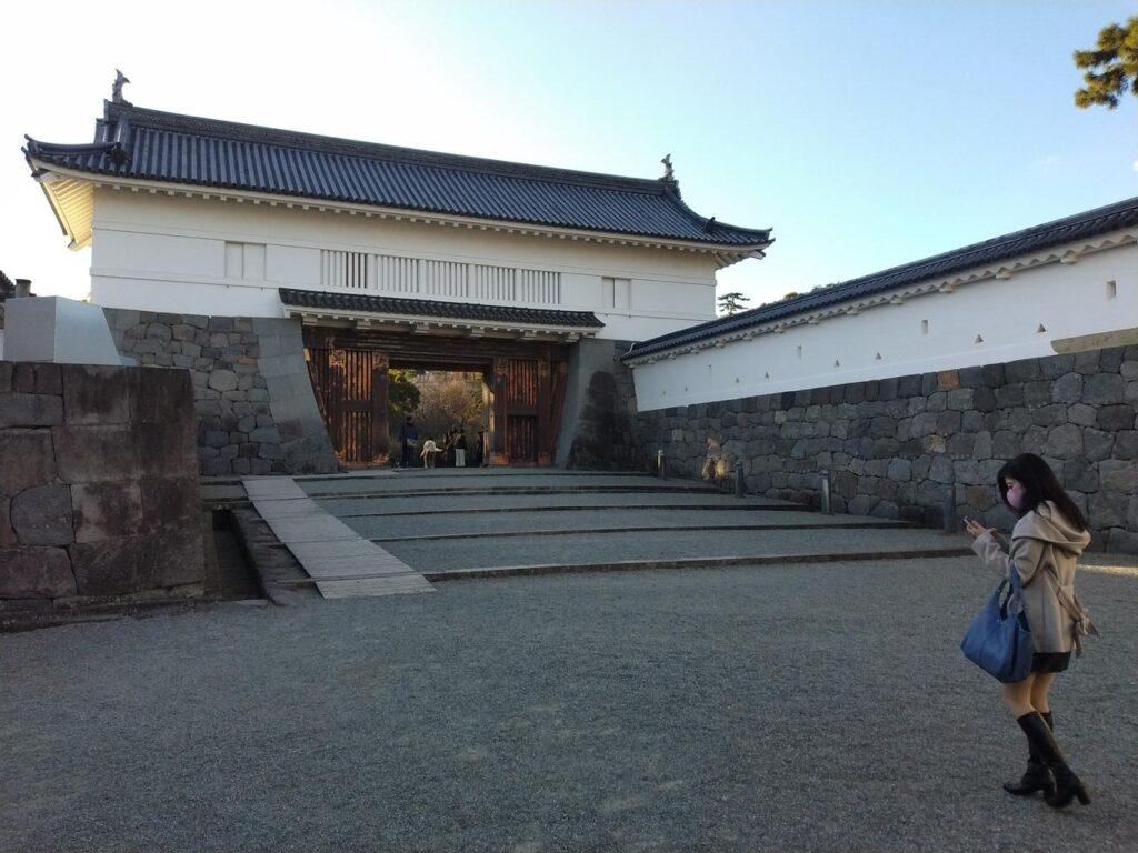 小田原城 常盤木門（冬の朝）