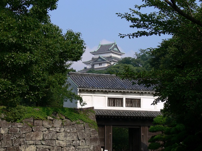 和歌山城 門ごしに見た天守