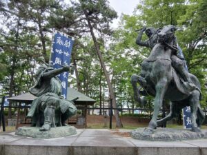 八幡原の信玄・謙信一騎打ち像