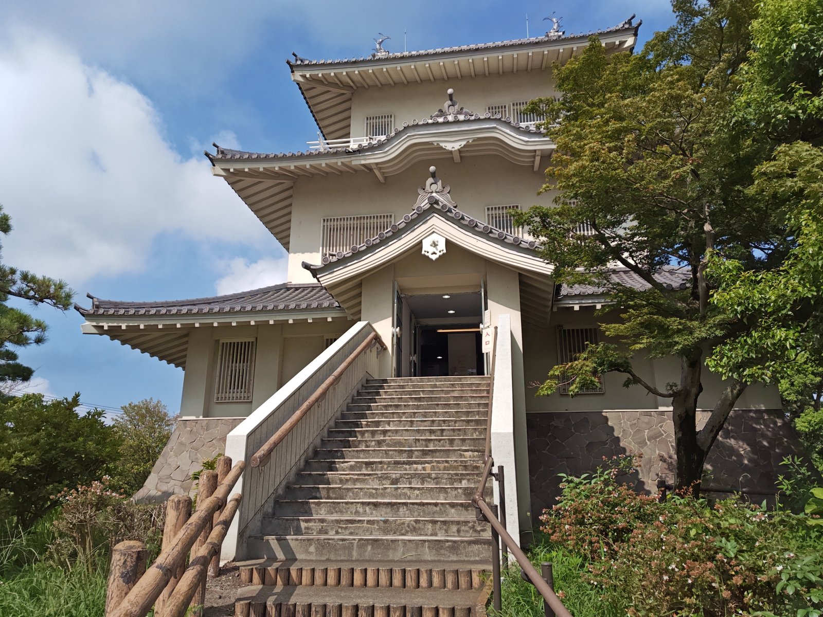 騎西城跡に建つ天守閣風の建物