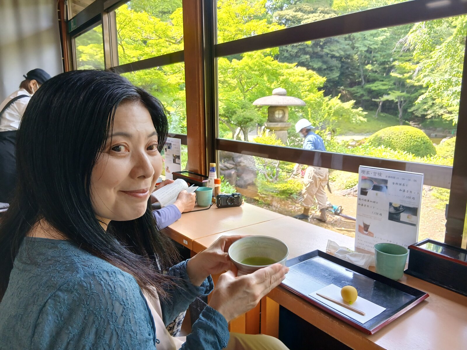 小石川後楽園の円月橋。水面に映る影と合わせて満月の形になる