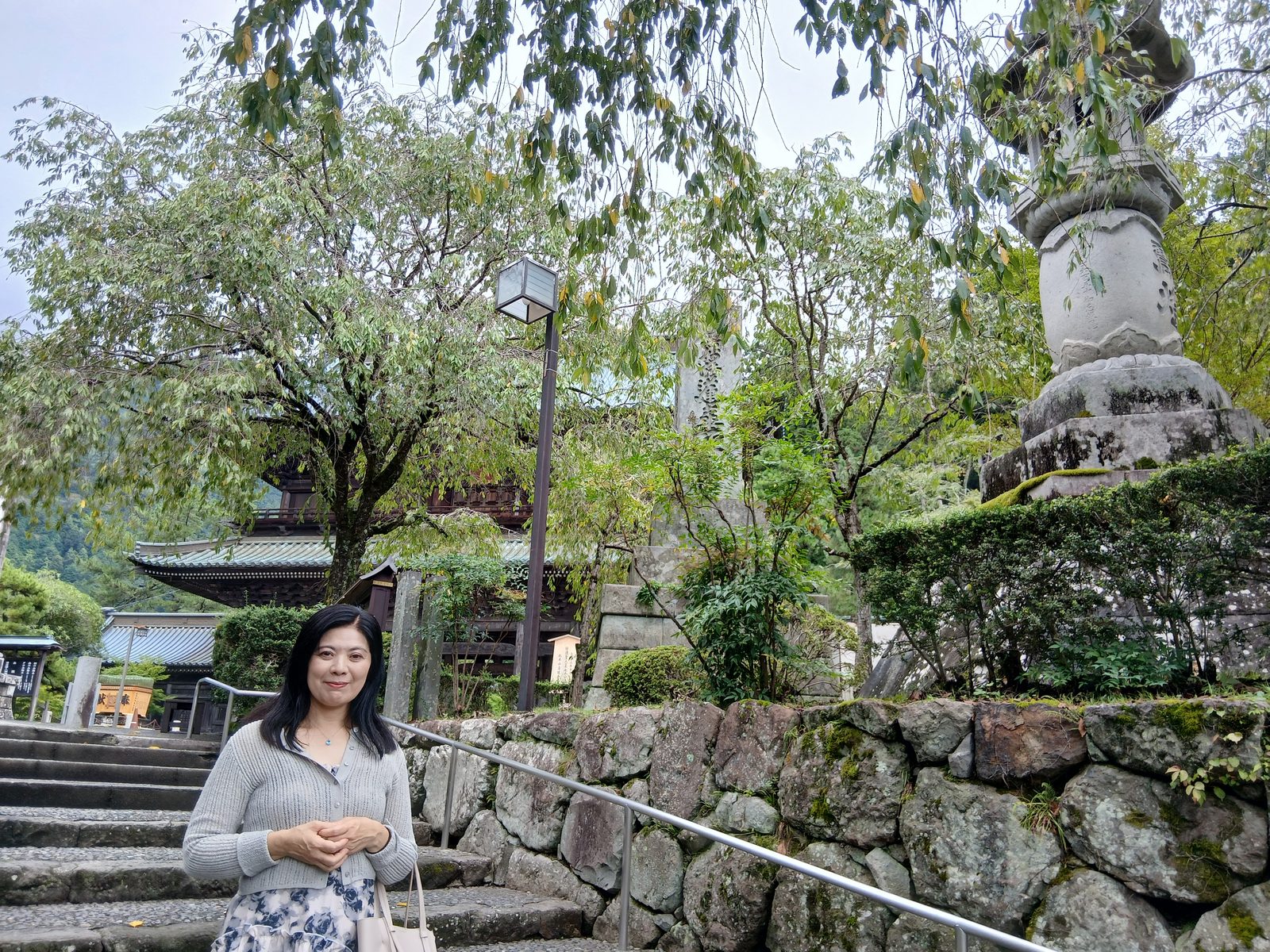 石灯籠の並ぶ一角