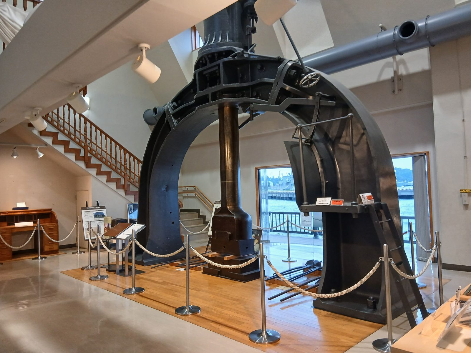ヴェルニー記念館のスチームハンマー