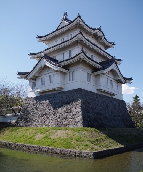 御三階櫓を支える石垣。「浮き城」と呼ばれた忍城の面影