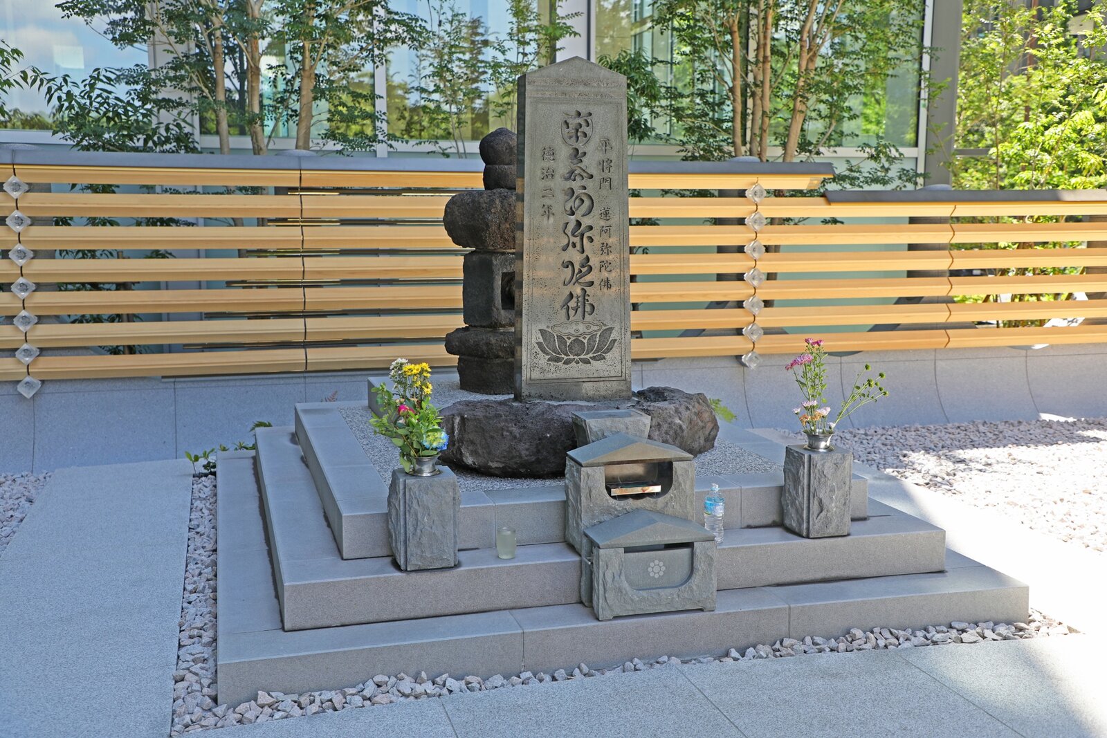 不知森神社。「八幡の藪知らず」として伝わる竹林