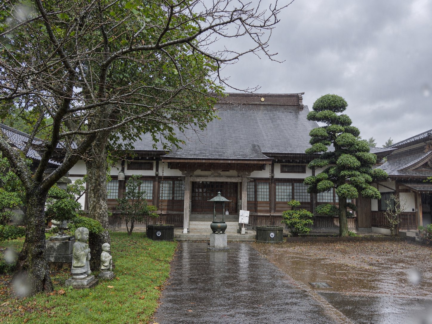 総寧寺の境内