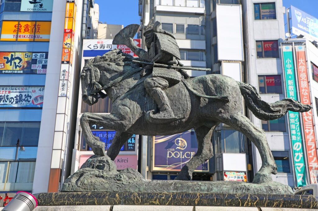 熊谷駅前の熊谷直実の騎馬像