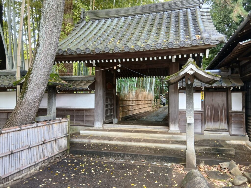 御松庵の門