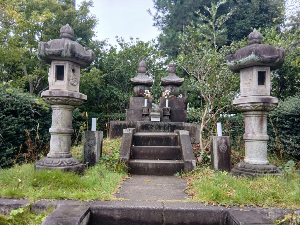 勝海舟夫妻の墓